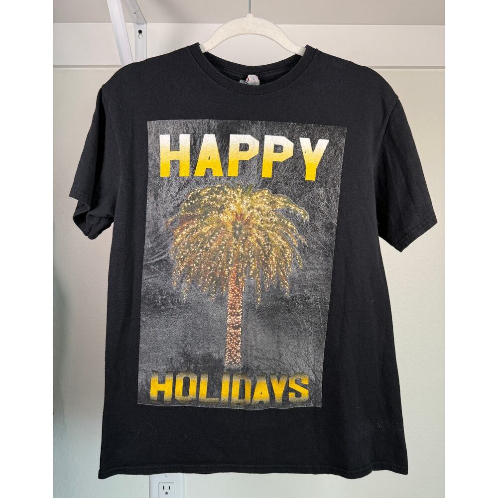 Vintage Happy Holidays Well Worn Black Short Sleeve T-Shirt Size Medium Unisex